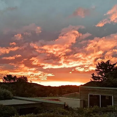 32m2 - Dans Propriété Avec Vue Imprenable Sur Le Du Salagou *